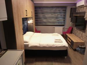 middle village suit hotel