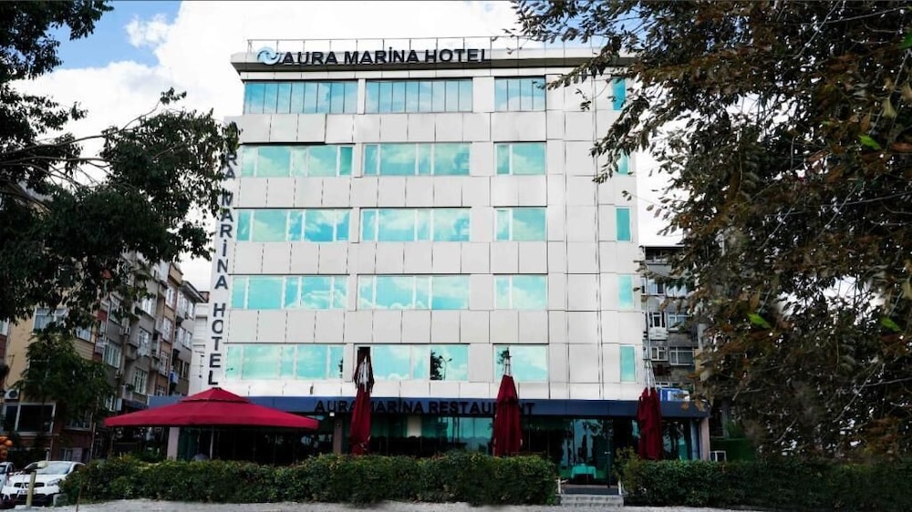 aura marina hotel