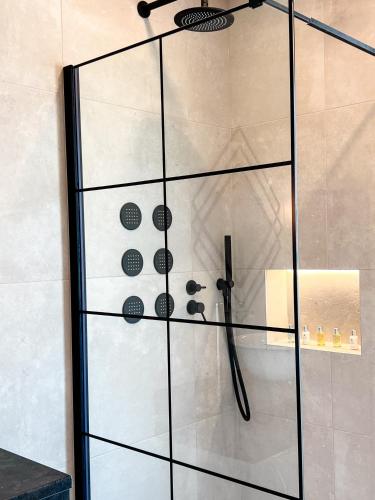 royalty suites psyrri