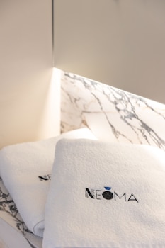 neoma