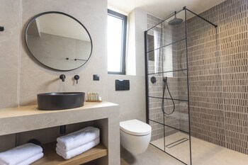 pnoes luxury suites