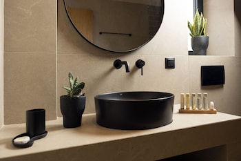 pnoes luxury suites