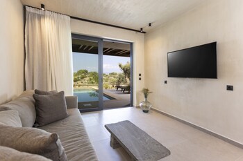 pnoes luxury suites