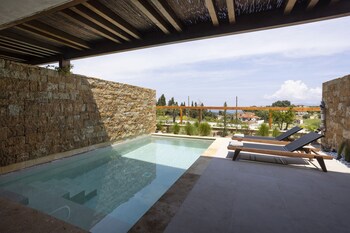 pnoes luxury suites