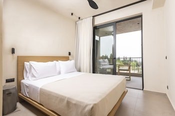 pnoes luxury suites