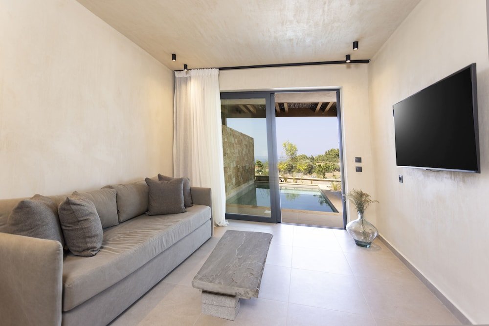 pnoes luxury suites