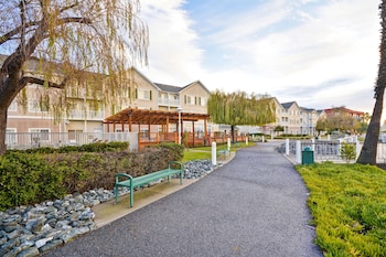 homewood suites by hilton oakland waterfront