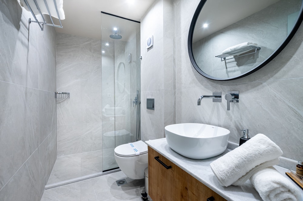 pathos seaside suites