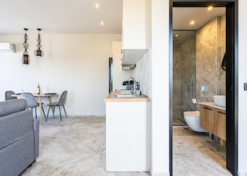 pathos seaside suites