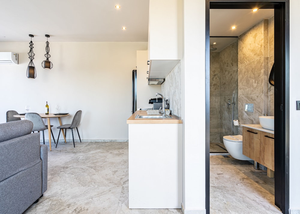 pathos seaside suites