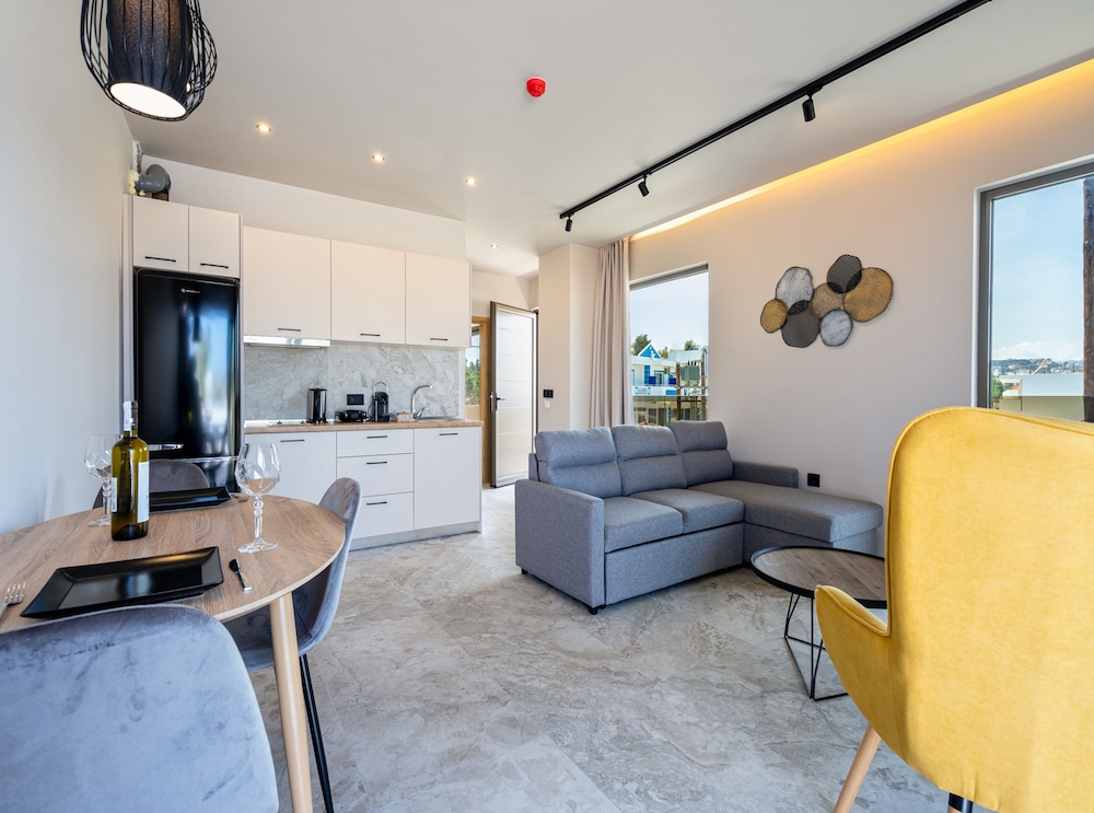 pathos seaside suites