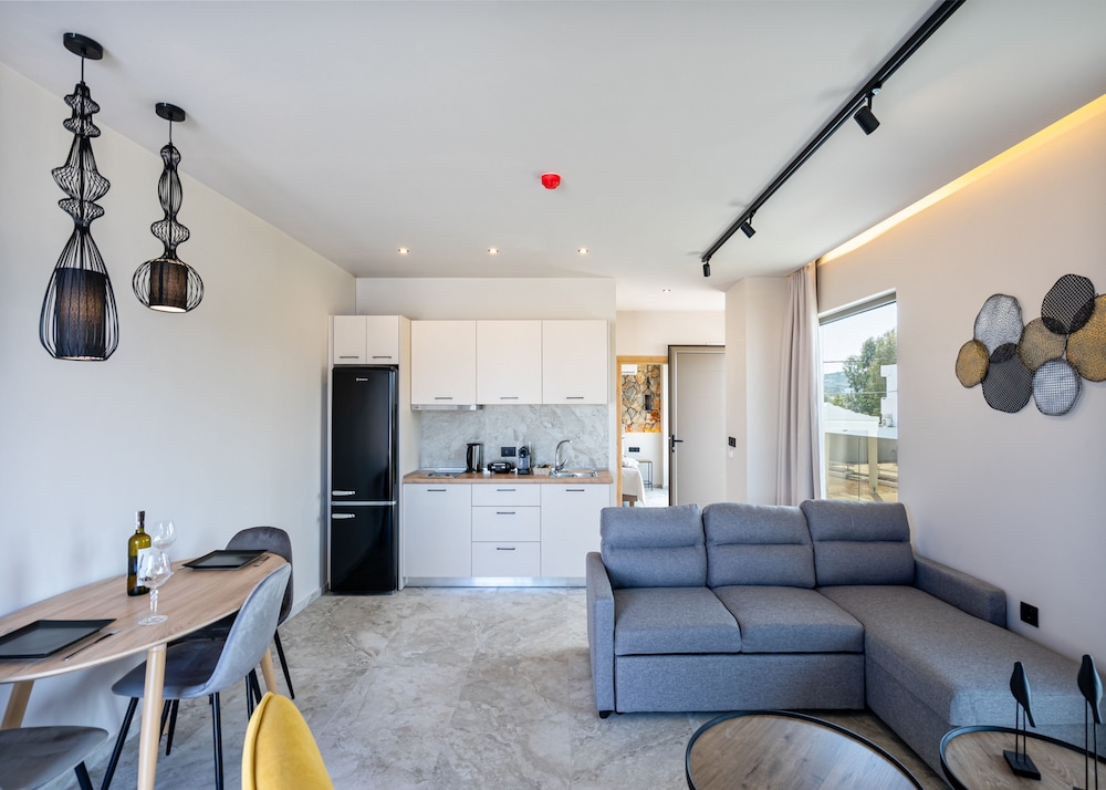 pathos seaside suites