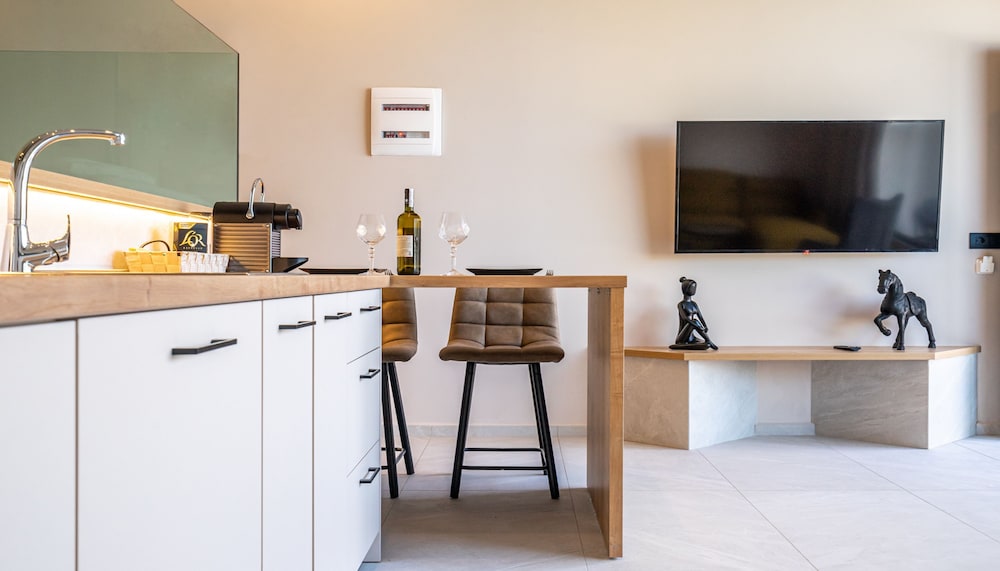 pathos seaside suites