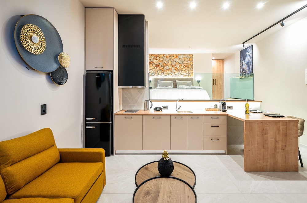 pathos seaside suites