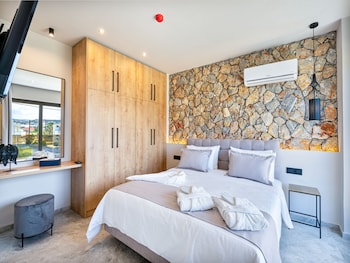 pathos seaside suites