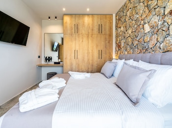 pathos seaside suites