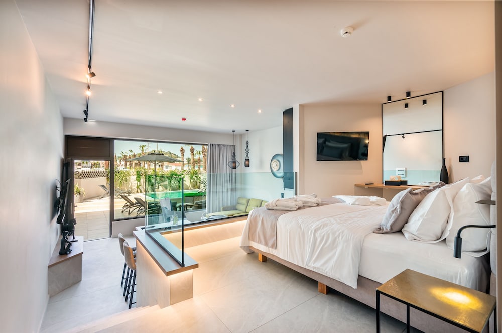 pathos seaside suites