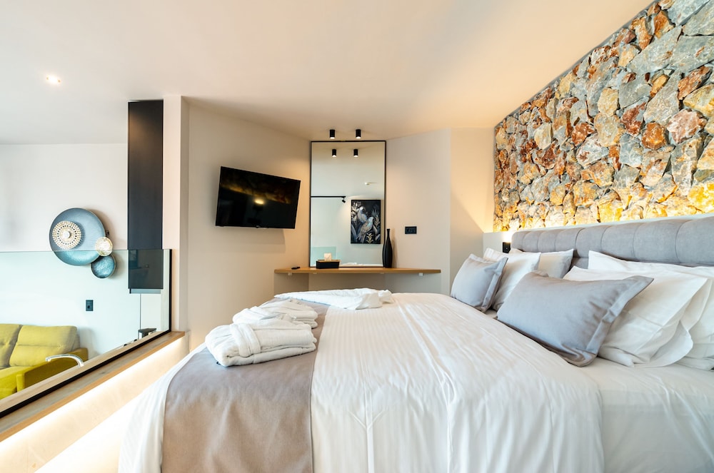 pathos seaside suites