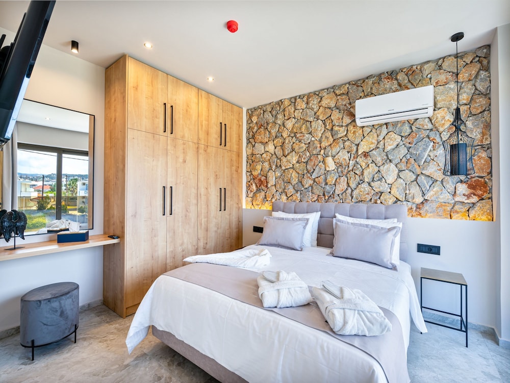 pathos seaside suites