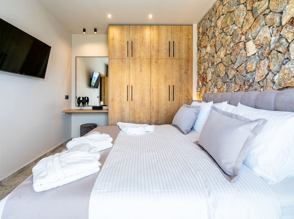 pathos seaside suites