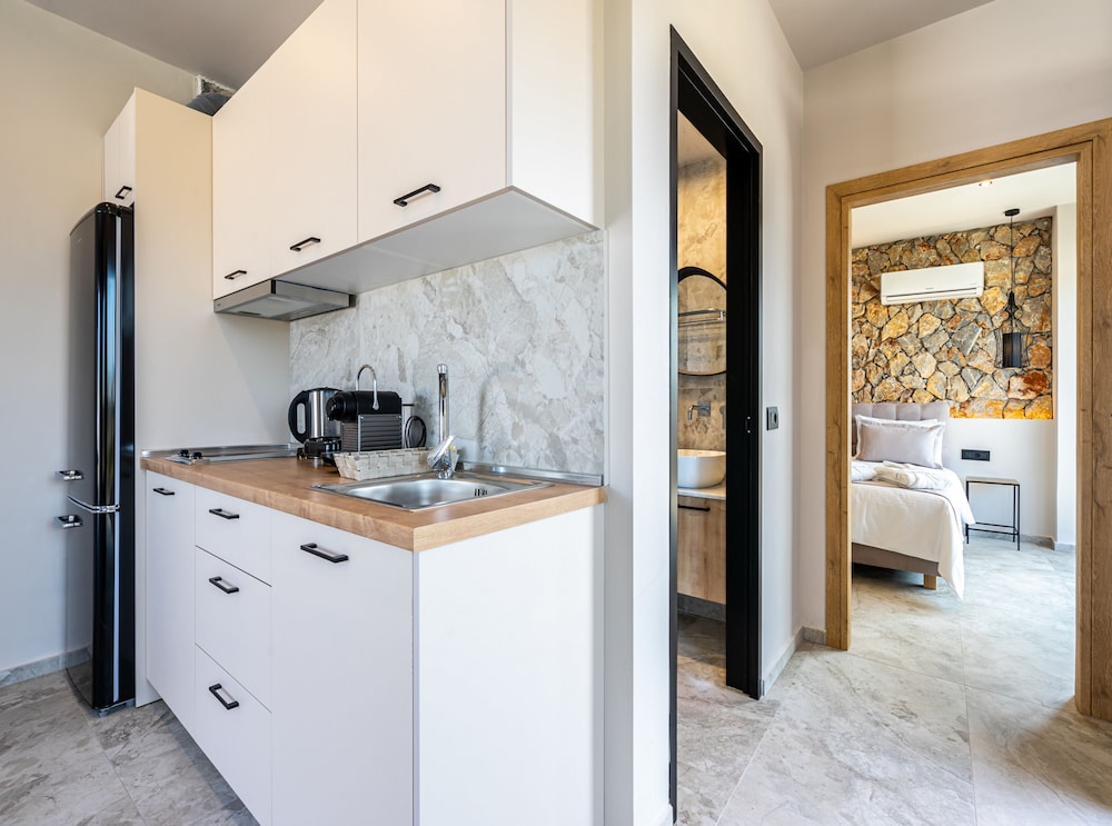pathos seaside suites