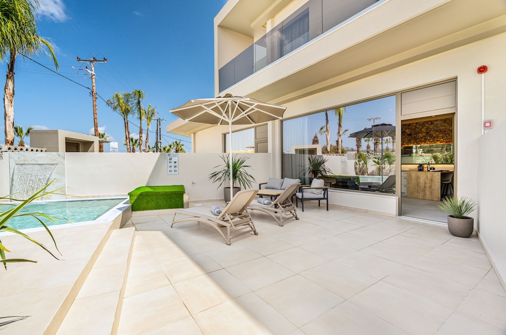 pathos seaside suites