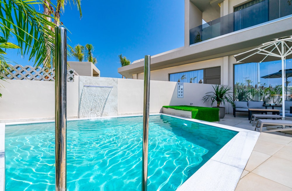 pathos seaside suites