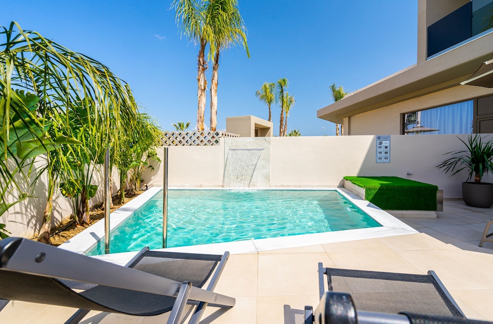 pathos seaside suites