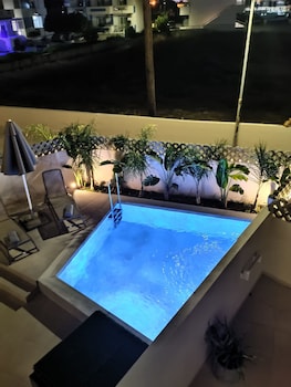 pathos seaside suites