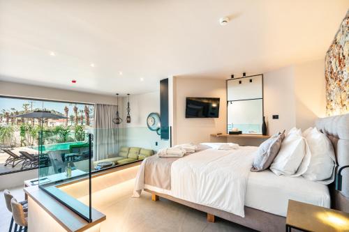 pathos seaside suites
