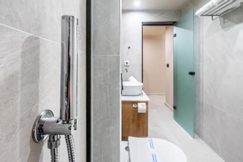 pathos seaside suites