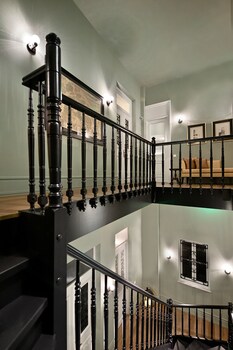 athinaidos quarters by kandk