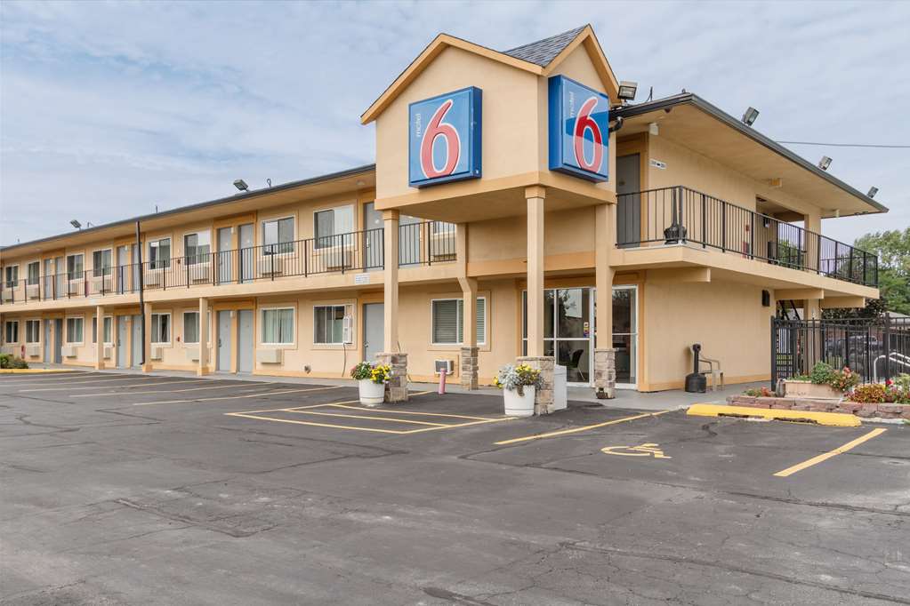 motel 6 oshkosh wi