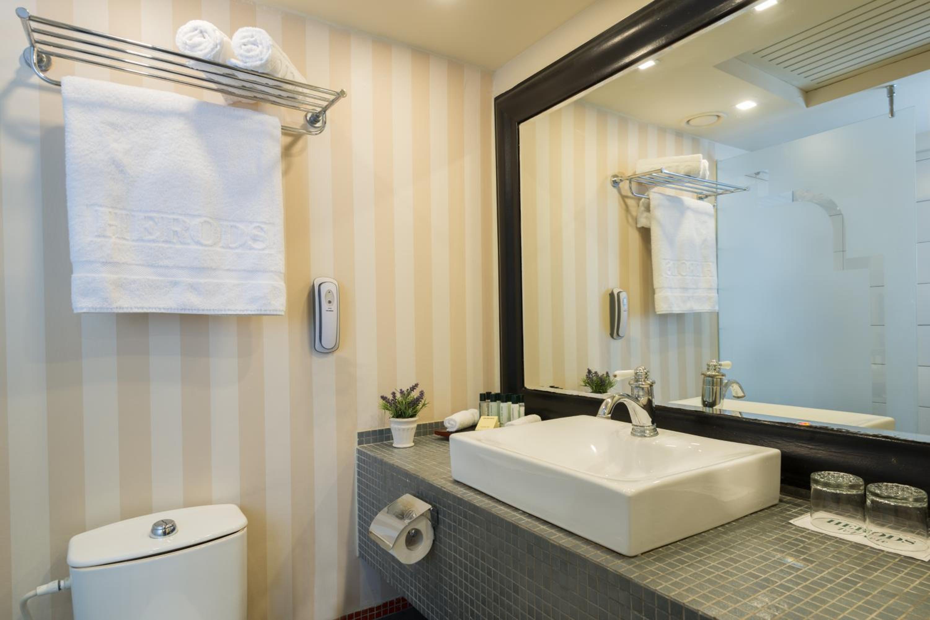 herods hotel tel aviv by the beach