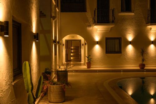 the corner boutique hotel