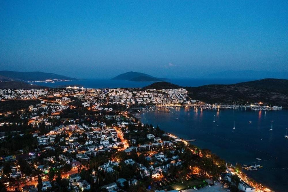 the corner boutique hotel