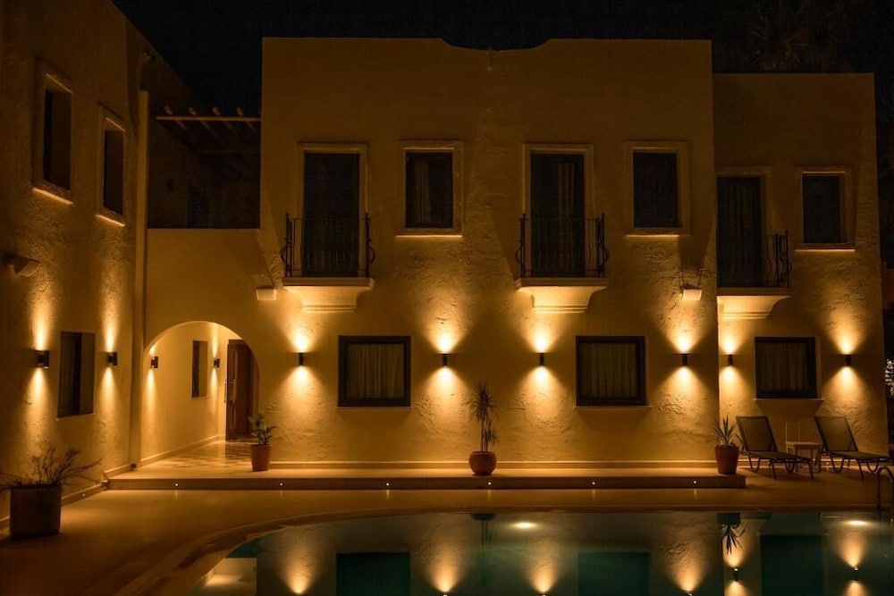 the corner boutique hotel