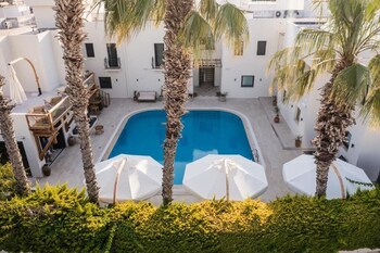 the corner boutique hotel