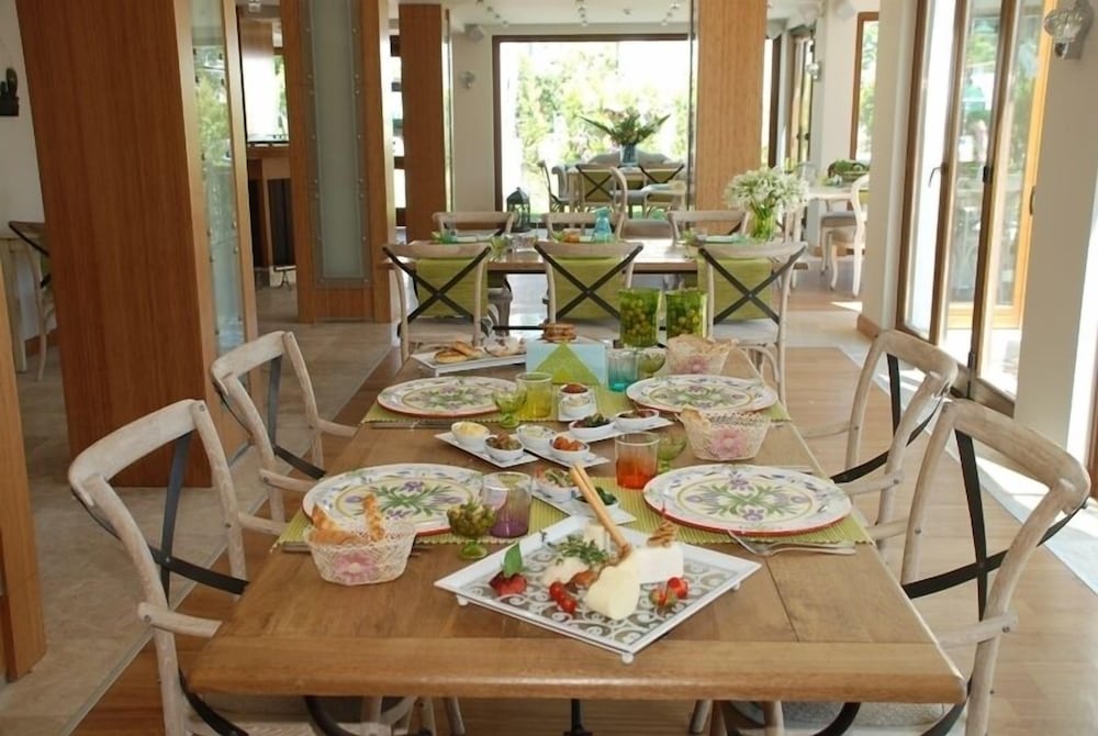 the corner boutique hotel