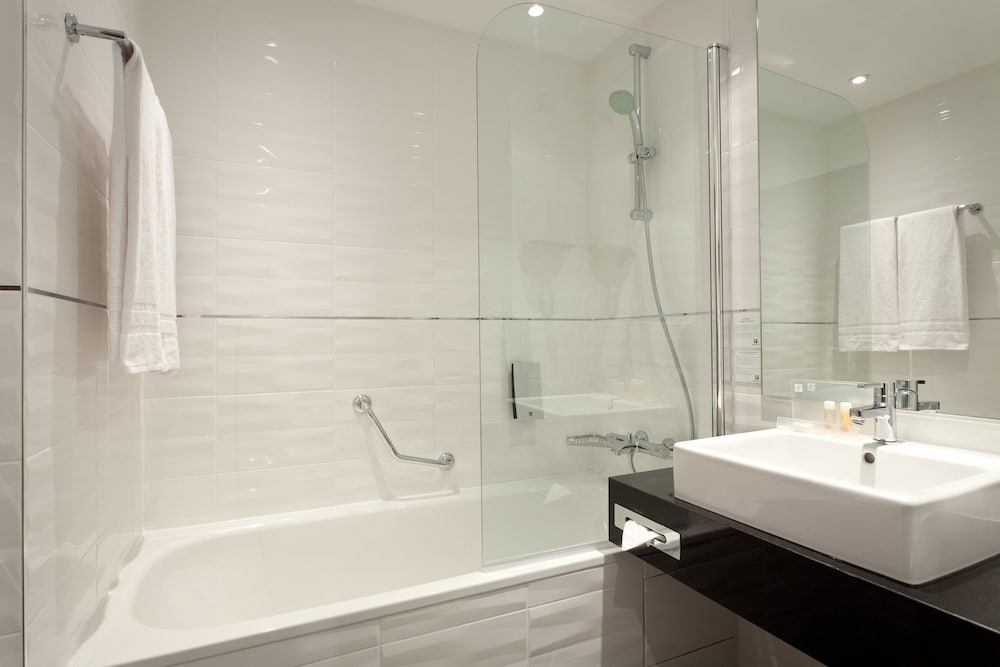 holiday inn lille ouest englos by ihg