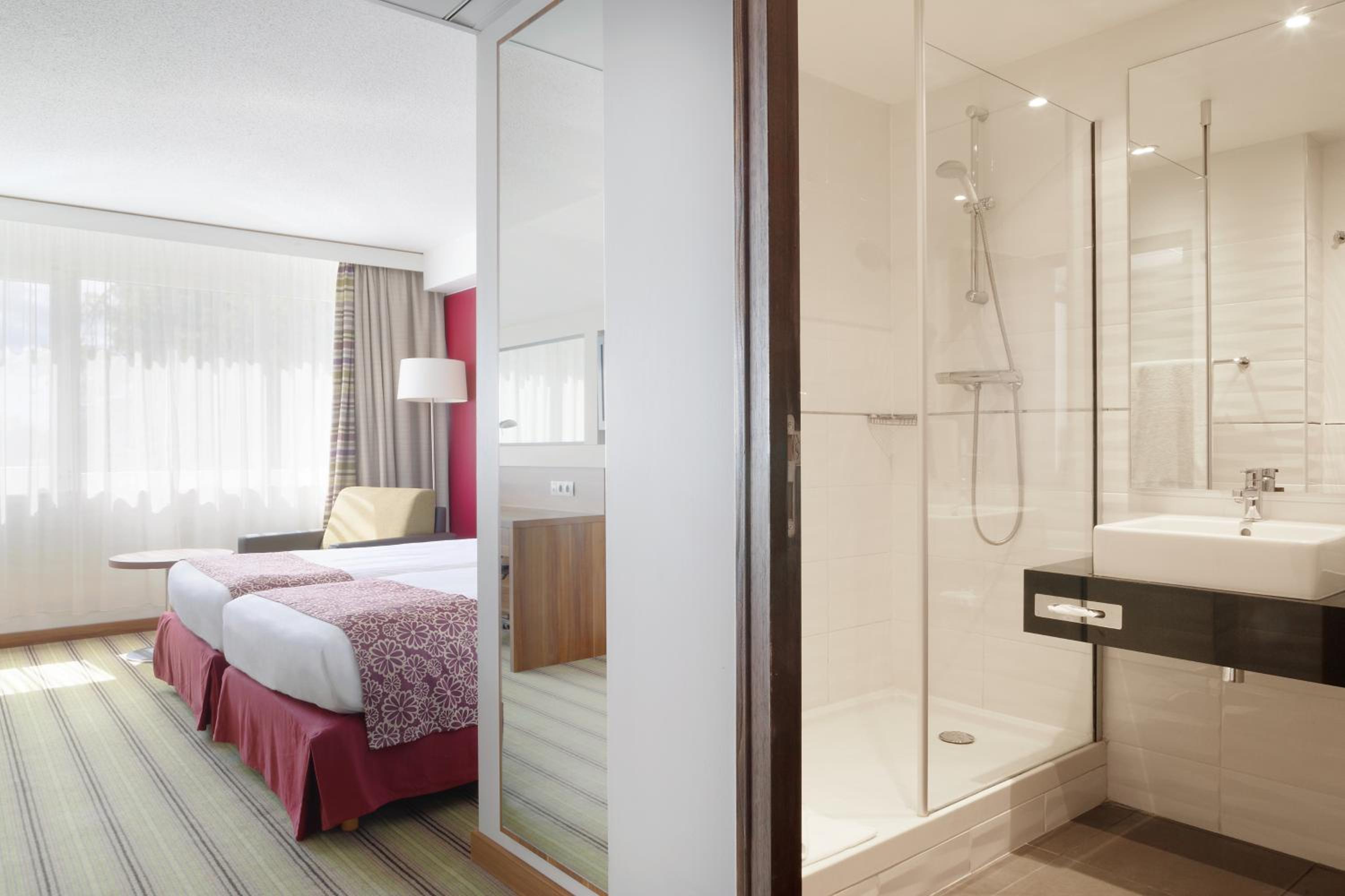 holiday inn lille ouest englos by ihg
