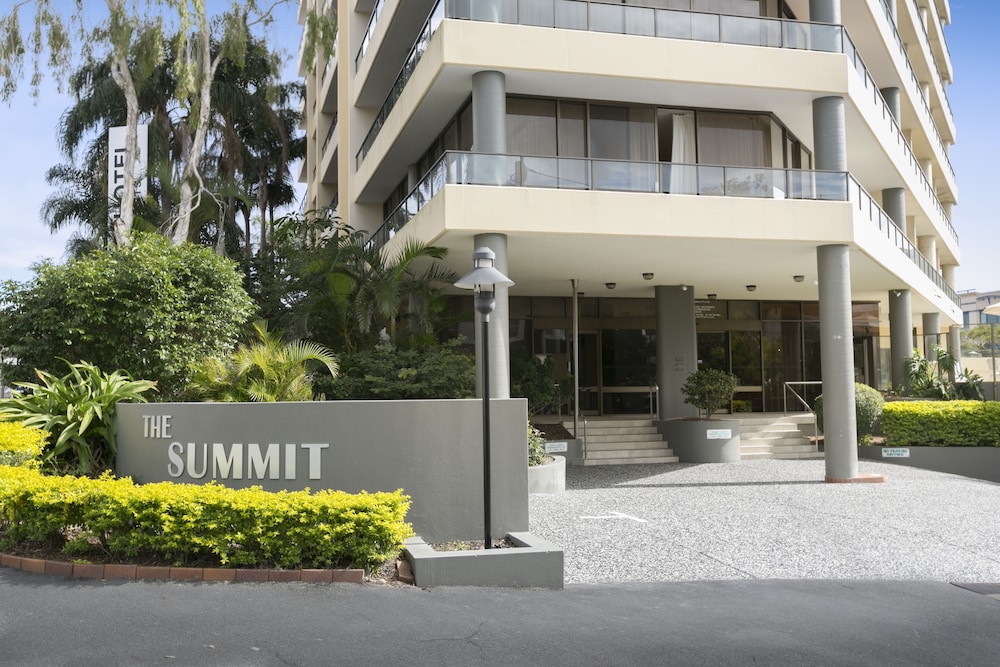 the summit apartments