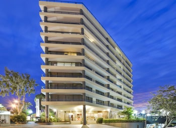 the summit apartments
