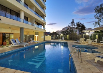 the summit apartments