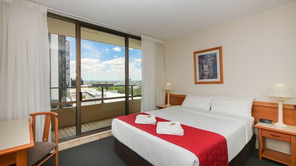 the summit apartments