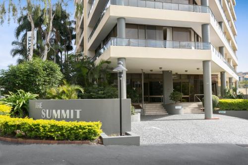 the summit apartments