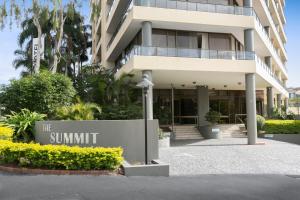 the summit apartments