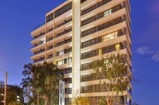 the summit apartments