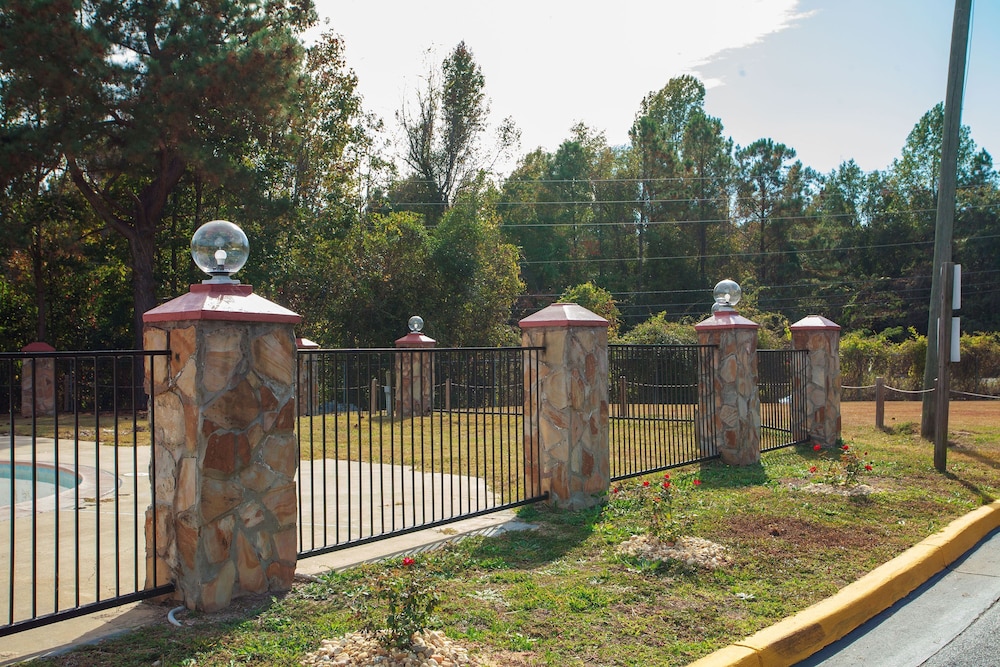 travelodge by wyndham macon west