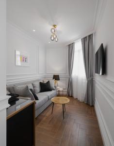 praxitelous luxury suites